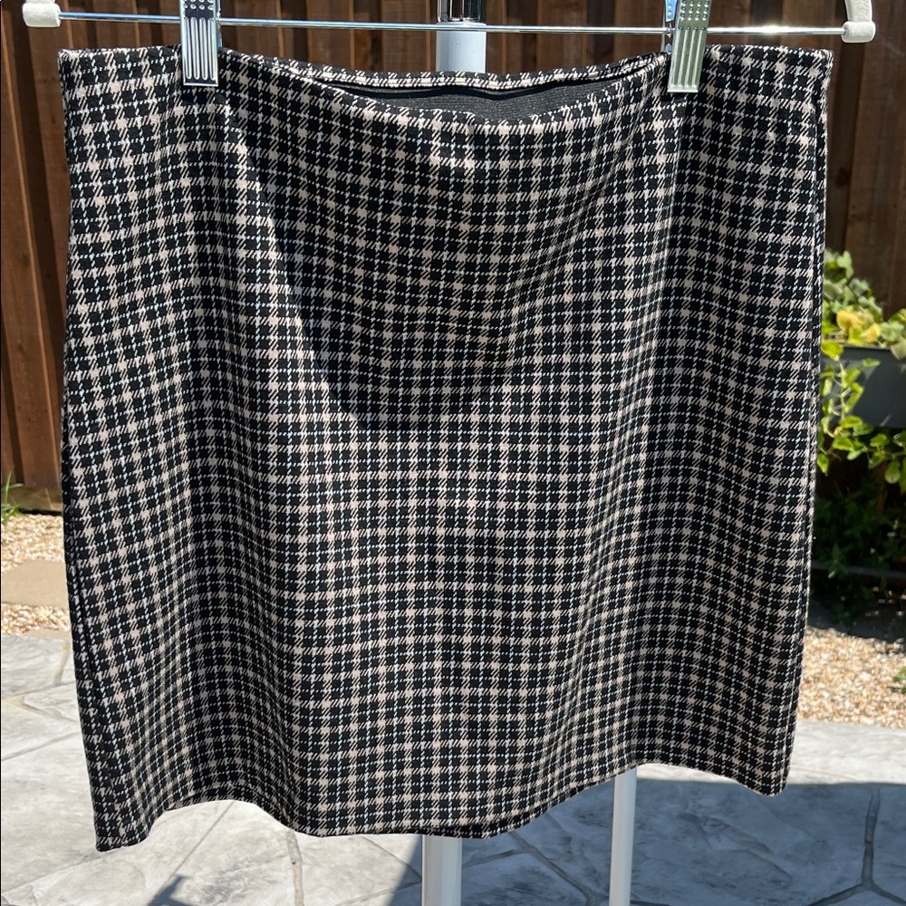 H&M Black and White Checkered Mini Skirt NWOT